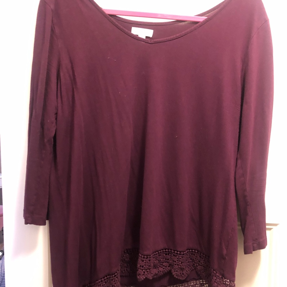 Lace detail at the bottom; 3/4 sleeve